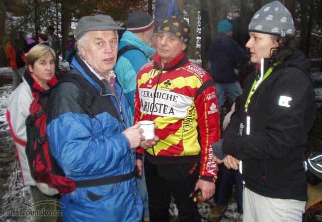 24_Byli jsme pesi a jezdci na konich a cykliste.jpg